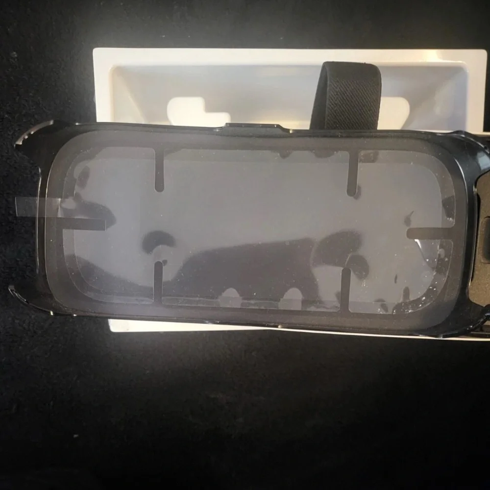Samsung Gear VR Headset - Black and White